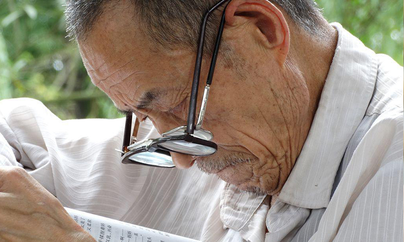 選配老花鏡掌握六個(gè)關(guān)鍵點(diǎn)，佩戴舒適不頭暈