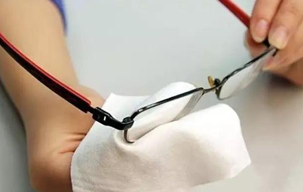老花鏡防輻射眼鏡的作用、保養(yǎng)，你真的都懂嗎？