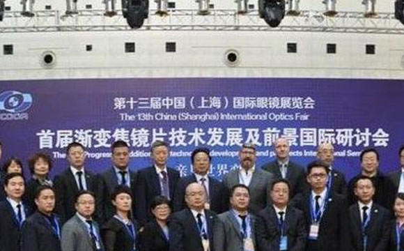 老花鏡技術(shù)革命，漸進(jìn)多焦鏡才是最佳解決方案