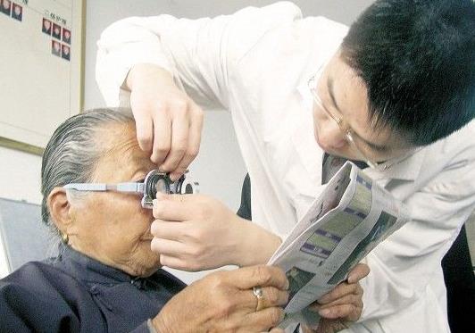 老花鏡怎么配，參照老花鏡度數(shù)對(duì)照表靠譜嗎?