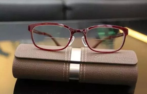 美麗島老花鏡：老年人避免眼疲勞，老花鏡如何選擇？